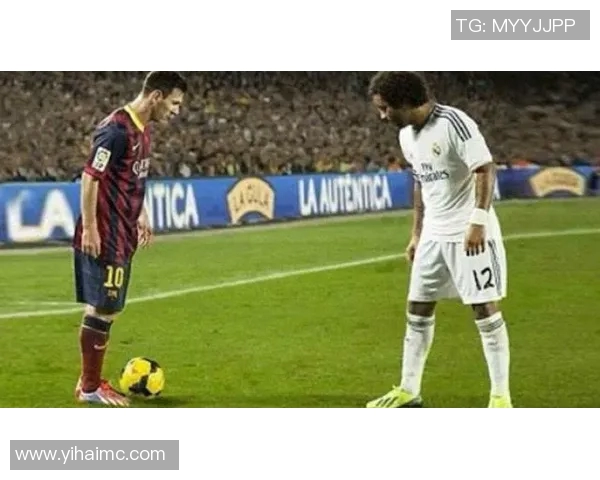 《足球世界精彩纷呈的球星盘点与突破性表现》