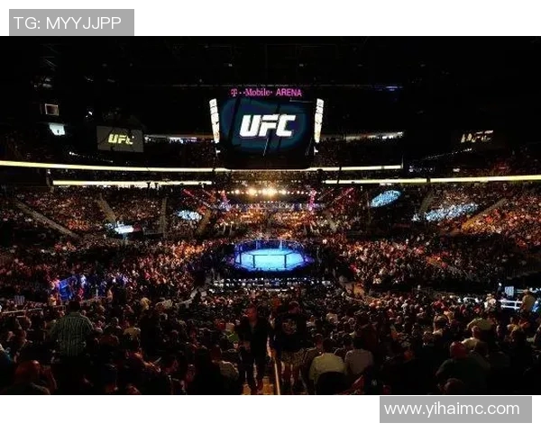 足坛巨星惊喜亮相UFC赛场引发观众热烈欢呼与跨界热议